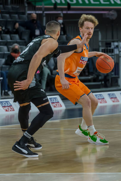 在对阵强敌 在对阵强敌