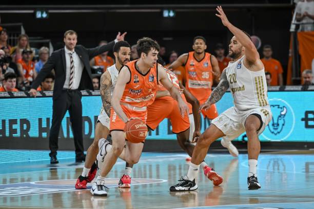 度陷入逆境 度陷入逆境