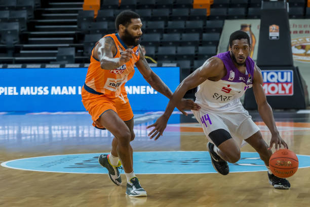 亚历山大 亚历山大